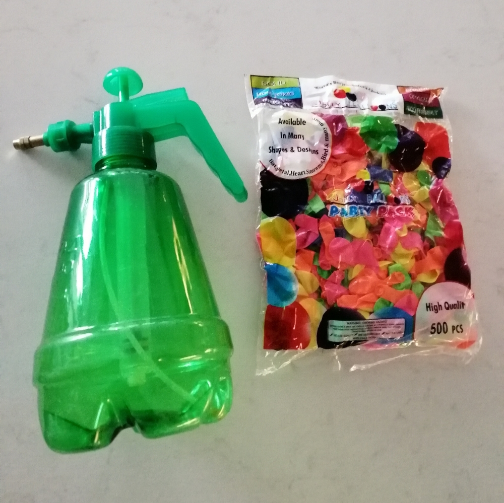 Water balloon pump and 500 balloons